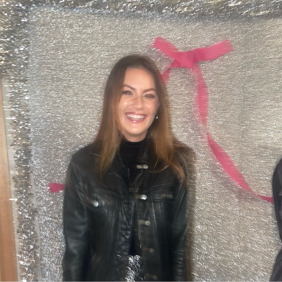 Meet your Posher, Emma - Picture 1 of 1